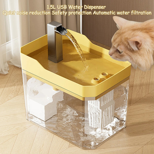 Cat Water Fountain – 1.5L USB automatic water dispenser with quiet noise reduction, safety protection and automatic water filtration, ginger cat drinking from flowing faucet-style spout with yellow lid and transparent tank